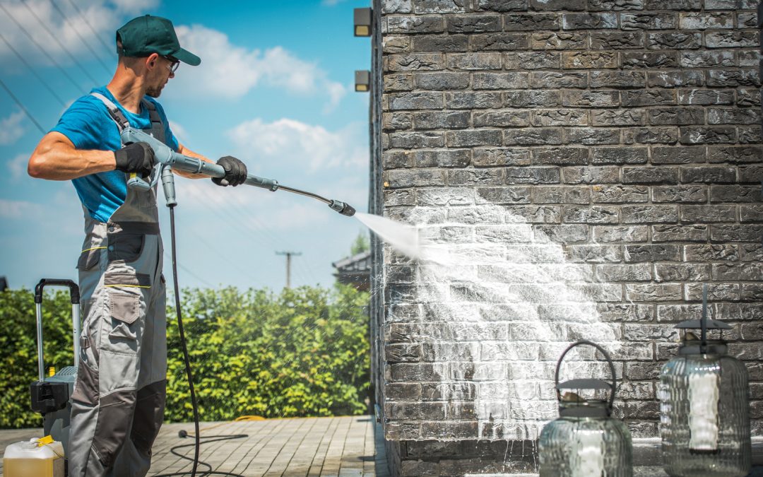 Softwashing vs. Pressure Washing: Which Method is Right for You?